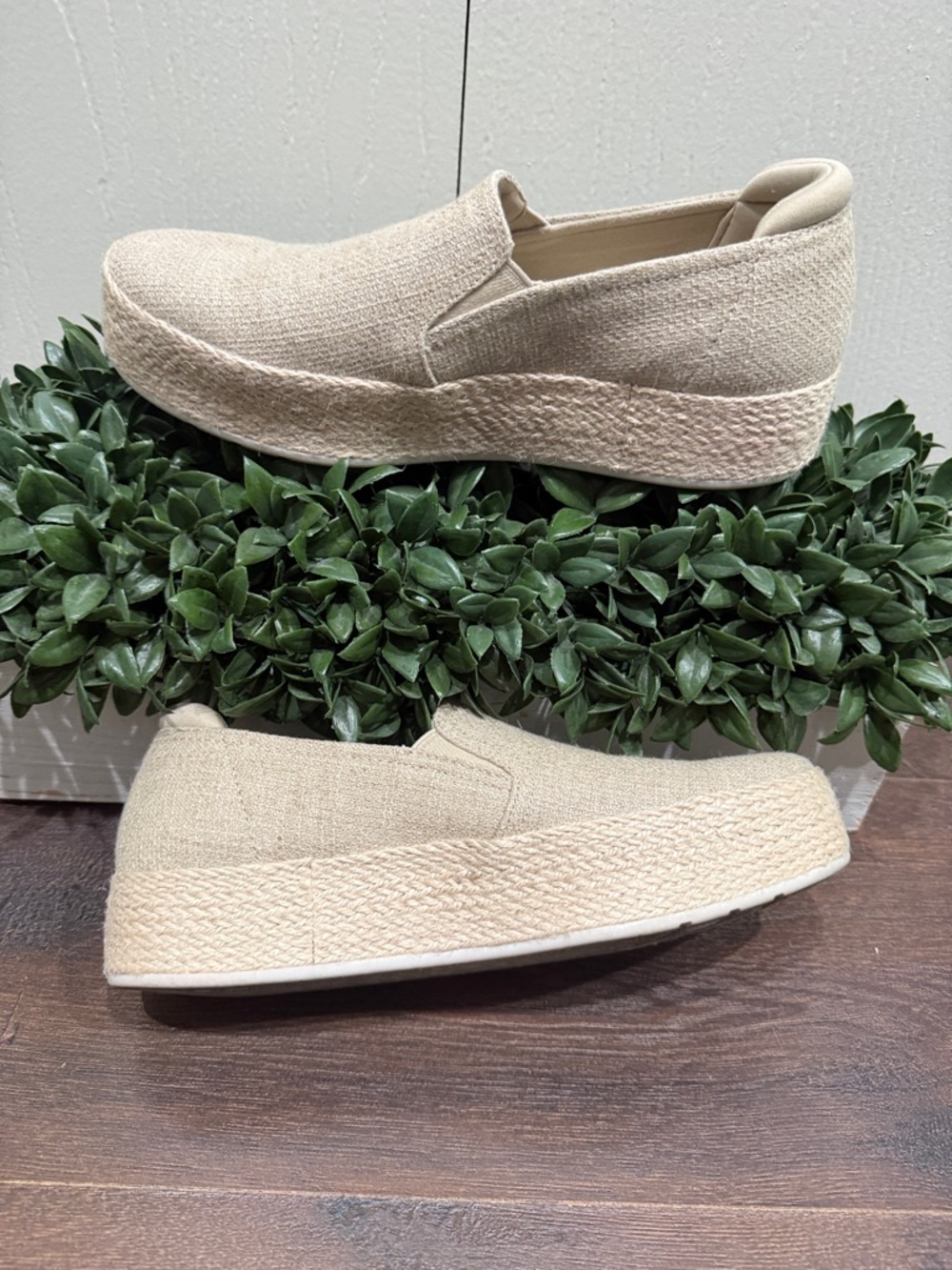 Skechers Martha Stewart 
Skechers BOBS Sesame Slip-On
Sneaker Size 8 Cream Color - Picture 3 of 9